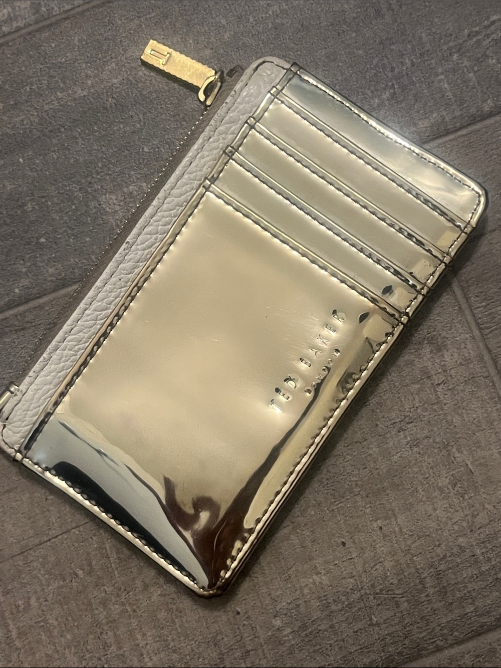 Ted Baker White Pebbled Leather Zip Card Case with Gold Plaque Accent - Picture 4 of 14